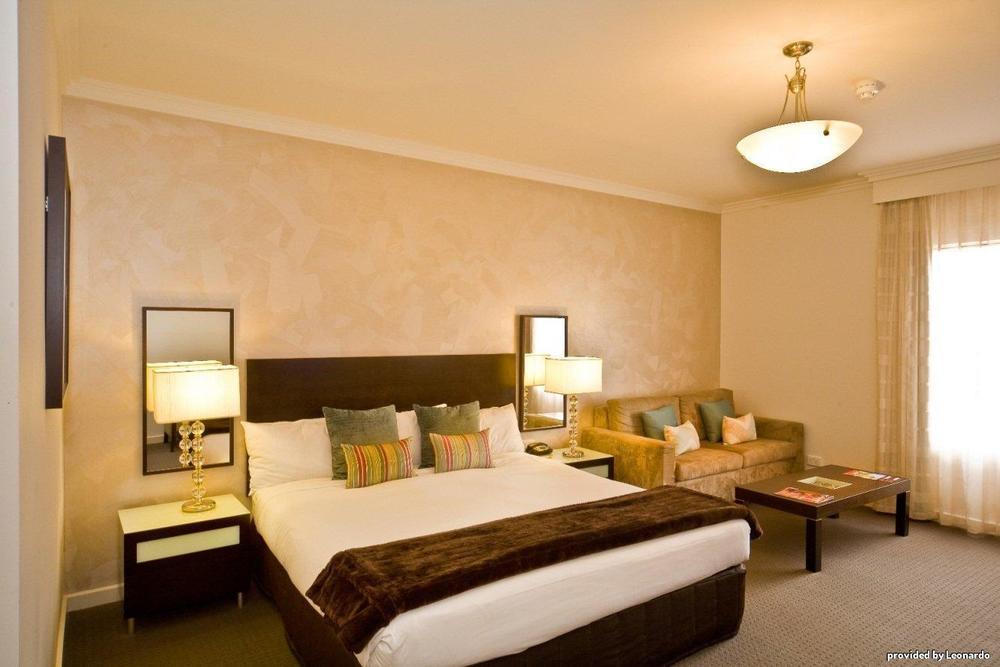 Best Western Plus Hovell Tree Inn Албъри Стая снимка