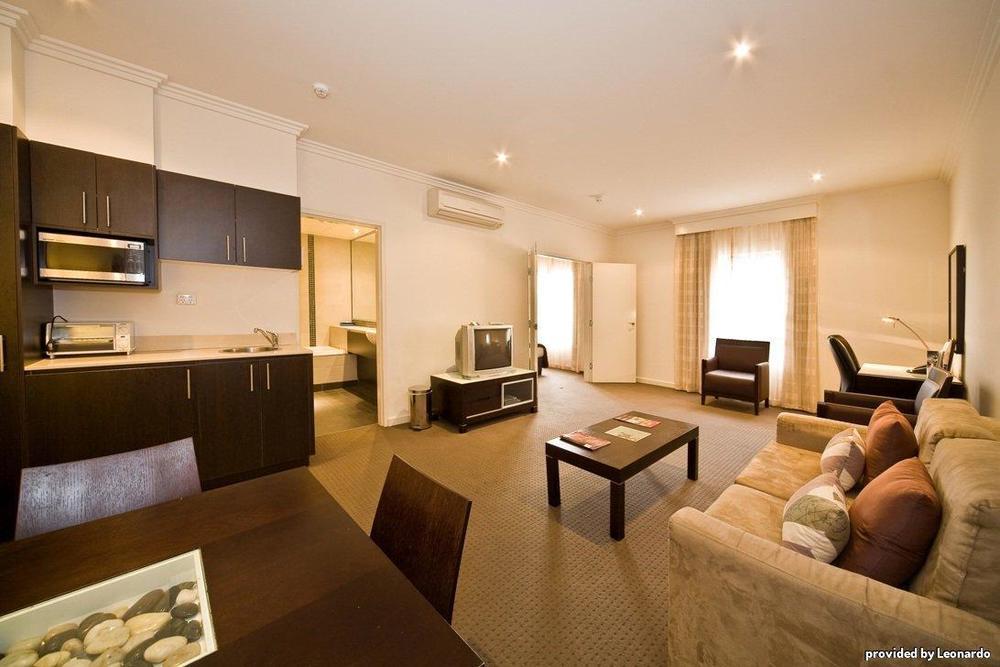 Best Western Plus Hovell Tree Inn Албъри Стая снимка