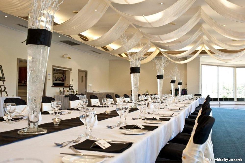 Best Western Plus Hovell Tree Inn Албъри Ресторант снимка